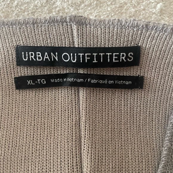 SOLD Urban Outfitters Jax Notch Sweater Size Xl Light Gray - Picture 5 of 7